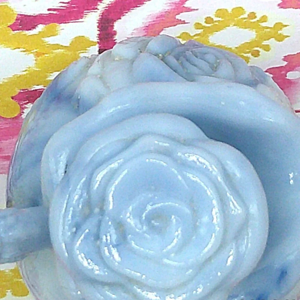 Vintage May 1978 Avon Victoriana Bubble Bath Pitcher - Blue. - Picture 2 of 4